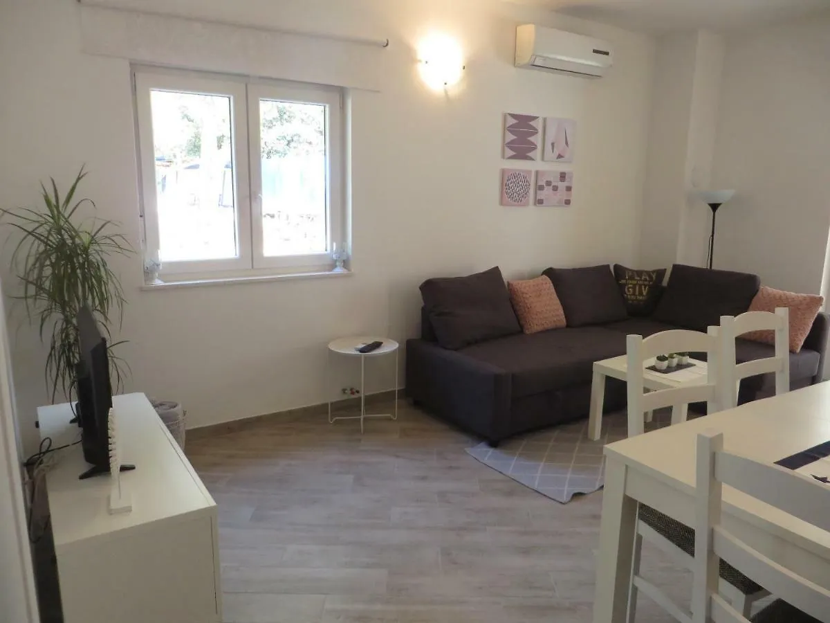 Apartments Domino Pakostane