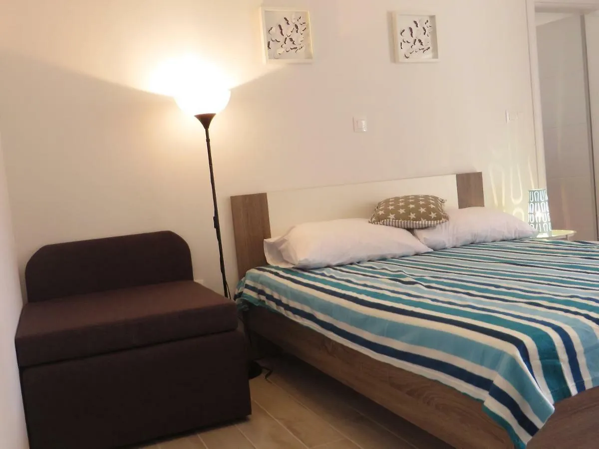 Apartments Domino Pakostane Guest house